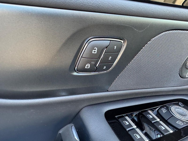 Lincoln Nautilus Vehicle Full-screen Gallery Image 19