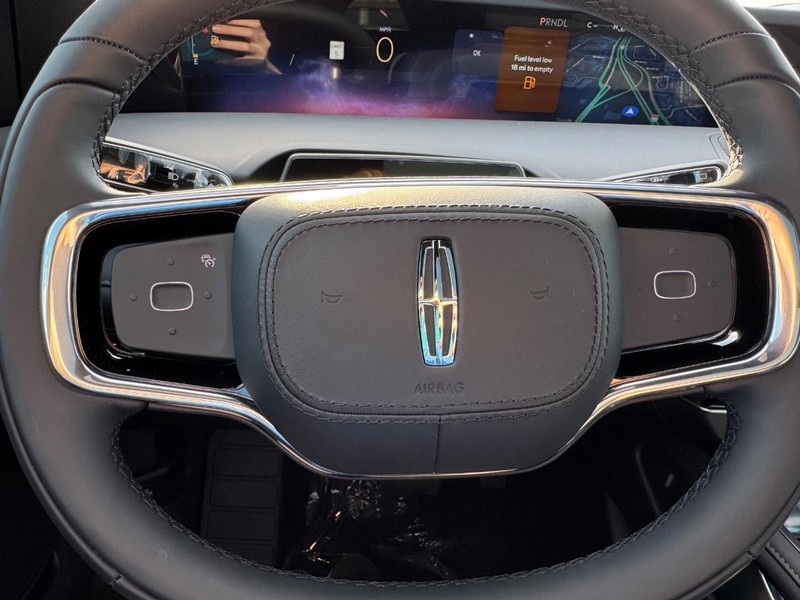 Lincoln Nautilus Vehicle Full-screen Gallery Image 20