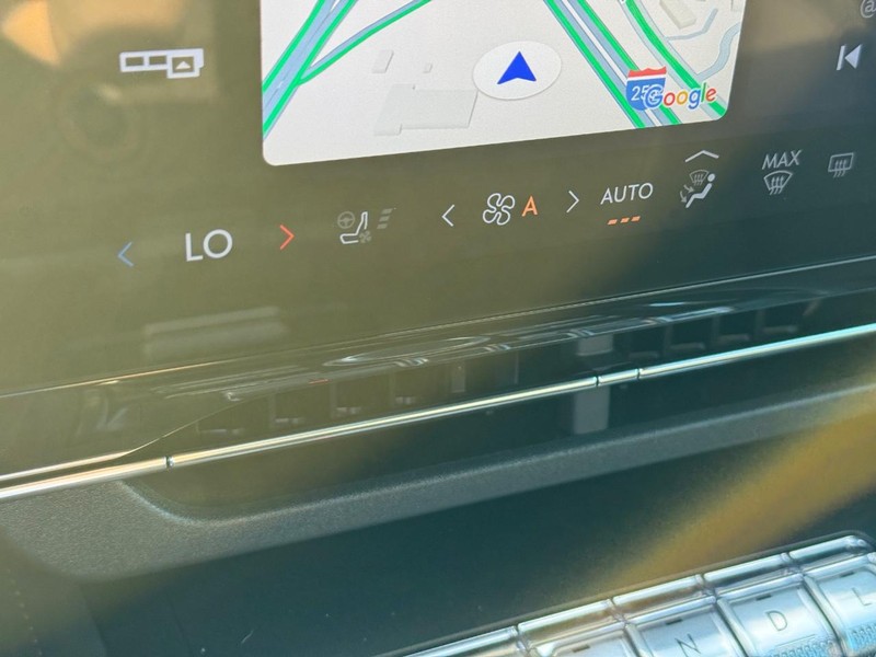 Lincoln Nautilus Vehicle Full-screen Gallery Image 24