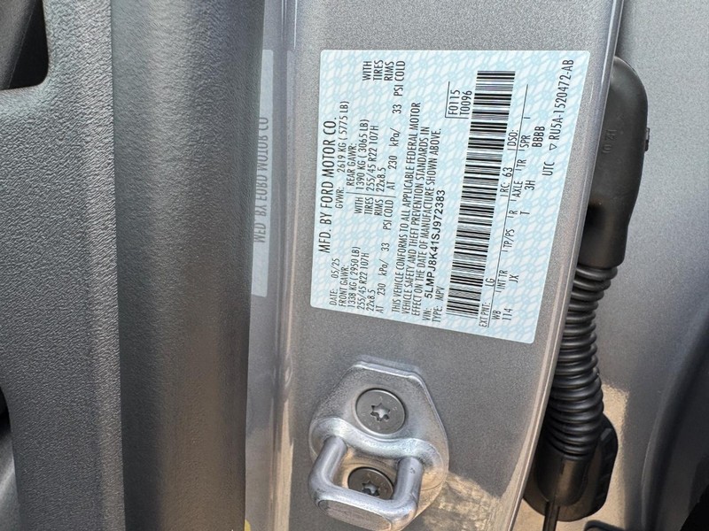 Lincoln Nautilus Vehicle Full-screen Gallery Image 26