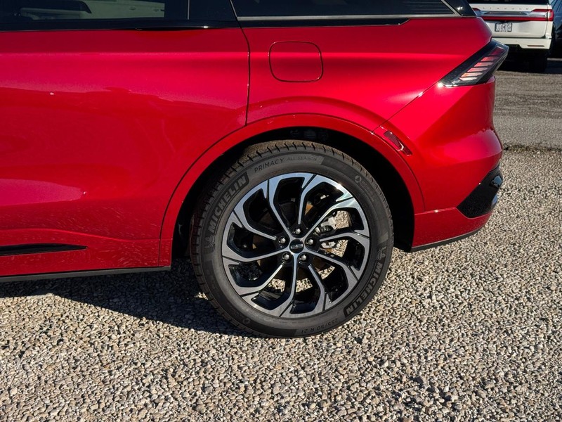 Lincoln Nautilus Vehicle Full-screen Gallery Image 10