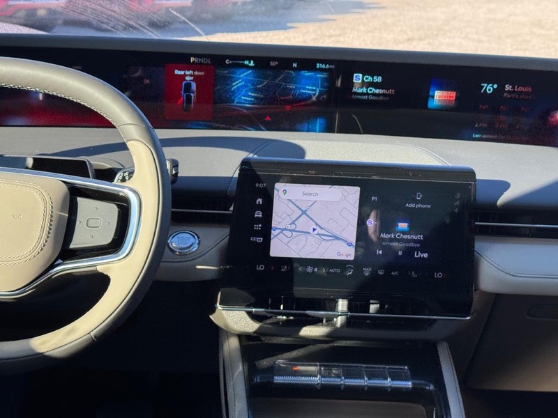 Lincoln Nautilus Vehicle Full-screen Gallery Image 15