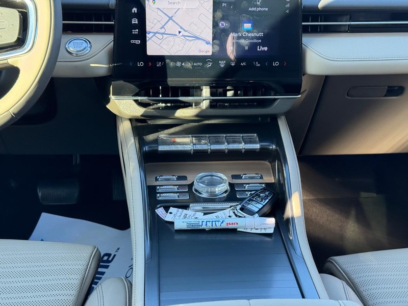 Lincoln Nautilus Vehicle Full-screen Gallery Image 16