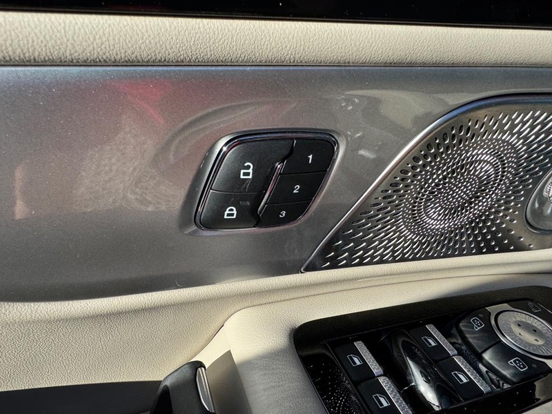 Lincoln Nautilus Vehicle Full-screen Gallery Image 19