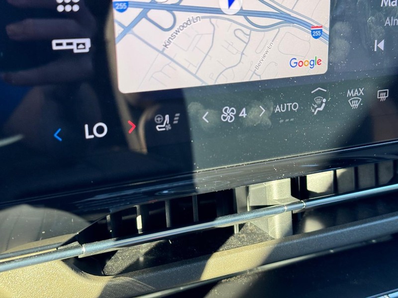 Lincoln Nautilus Vehicle Full-screen Gallery Image 24