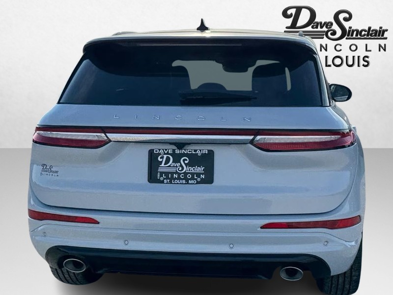 Lincoln Corsair Vehicle Full-screen Gallery Image 06