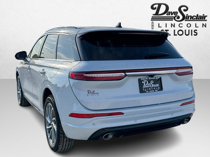 Lincoln Corsair Vehicle Full-screen Gallery Image 07