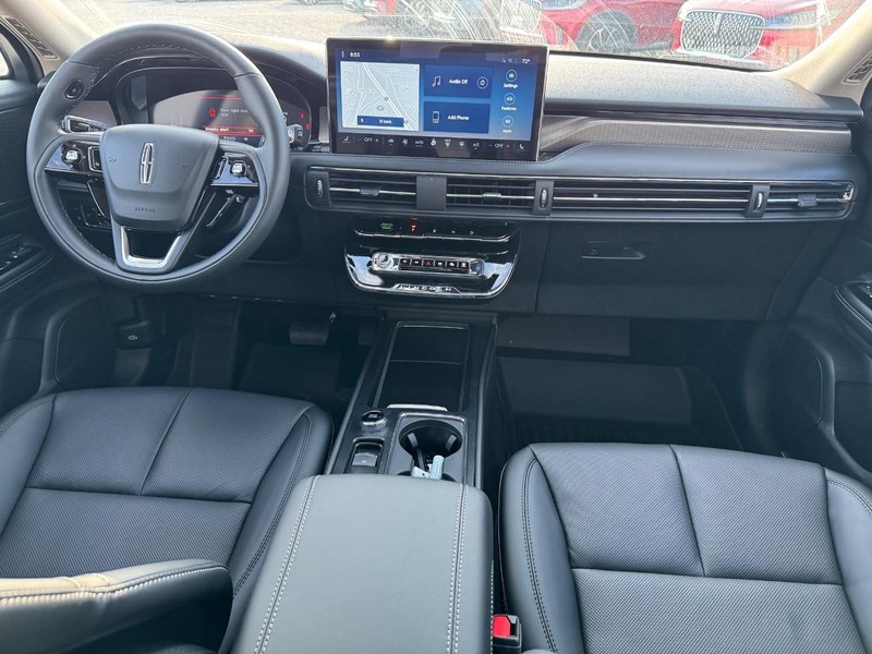 Lincoln Corsair Vehicle Full-screen Gallery Image 14