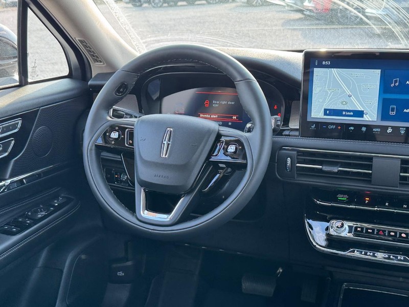 Lincoln Corsair Vehicle Full-screen Gallery Image 15