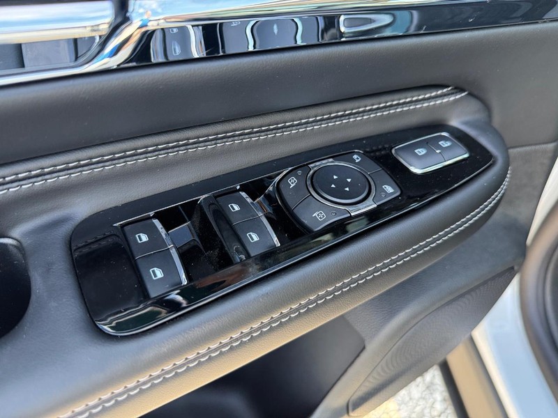 Lincoln Corsair Vehicle Full-screen Gallery Image 19