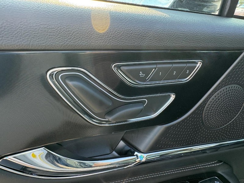 Lincoln Corsair Vehicle Full-screen Gallery Image 20