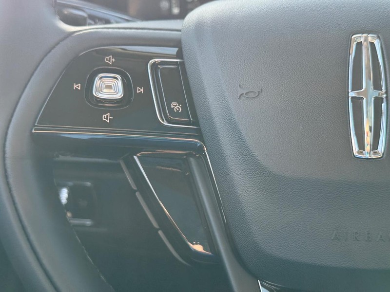 Lincoln Corsair Vehicle Full-screen Gallery Image 22