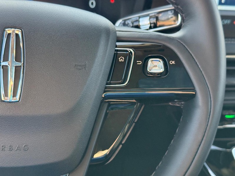 Lincoln Corsair Vehicle Full-screen Gallery Image 23