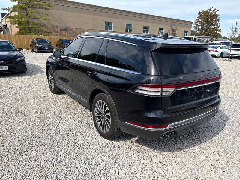 Lincoln Aviator Vehicle Full-screen Gallery Image 02