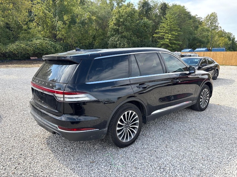 Lincoln Aviator Vehicle Full-screen Gallery Image 03