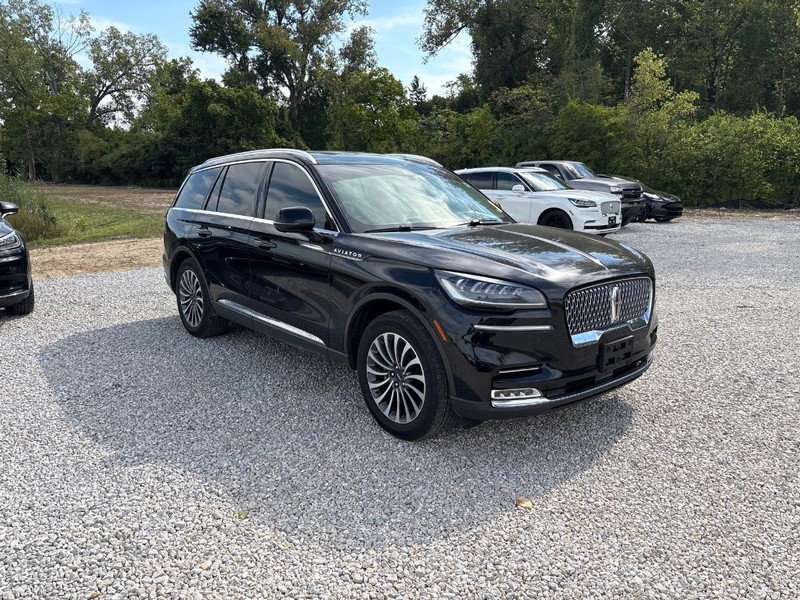 Lincoln Aviator Vehicle Full-screen Gallery Image 04