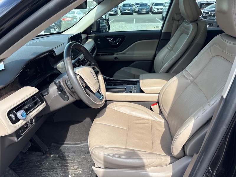 Lincoln Aviator Vehicle Full-screen Gallery Image 05