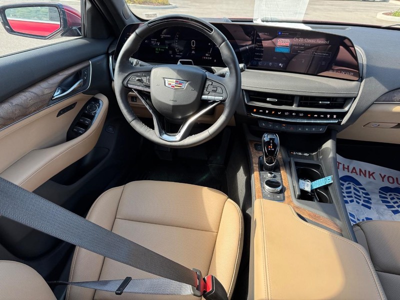 Cadillac CT5 Vehicle Full-screen Gallery Image 12