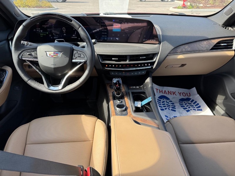 Cadillac CT5 Vehicle Full-screen Gallery Image 13