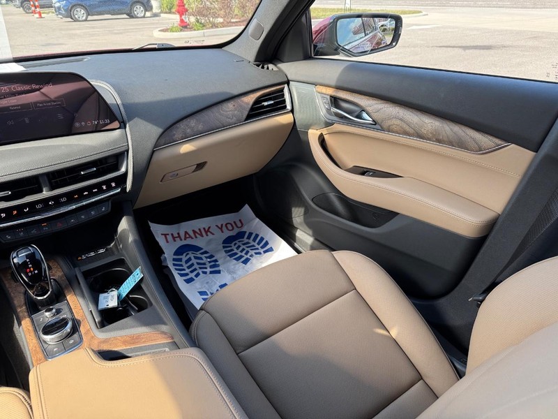 Cadillac CT5 Vehicle Full-screen Gallery Image 14