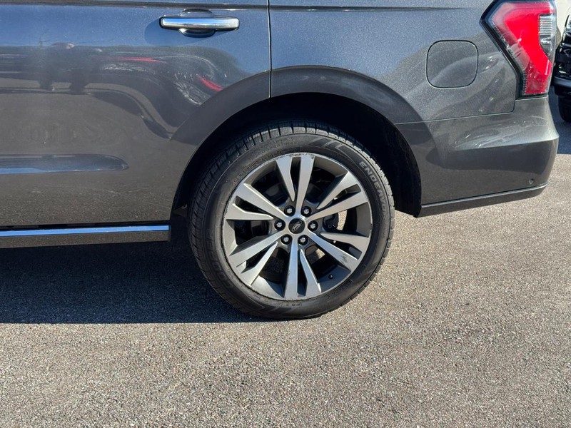 Ford Expedition Vehicle Full-screen Gallery Image 10