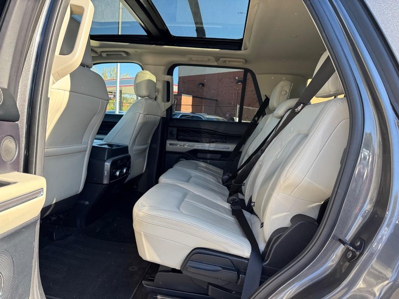 Ford Expedition Vehicle Full-screen Gallery Image 11