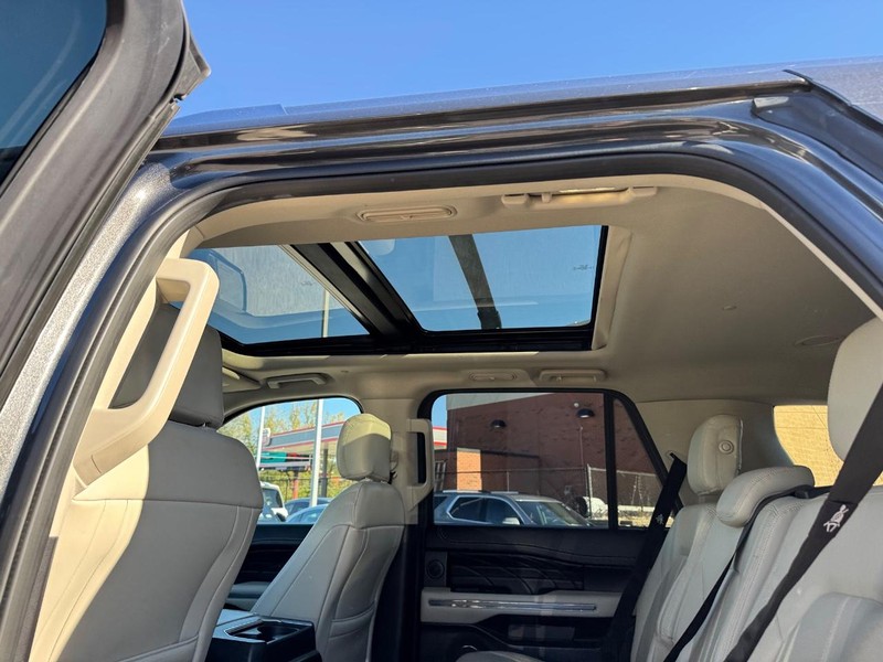 Ford Expedition Vehicle Full-screen Gallery Image 12