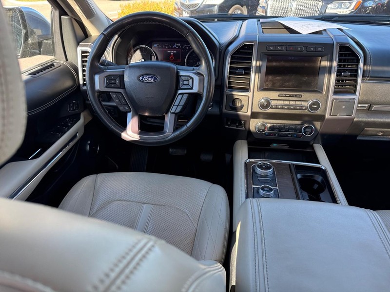 Ford Expedition Vehicle Full-screen Gallery Image 15