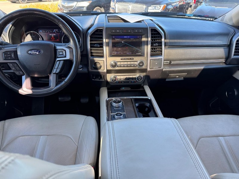 Ford Expedition Vehicle Full-screen Gallery Image 16