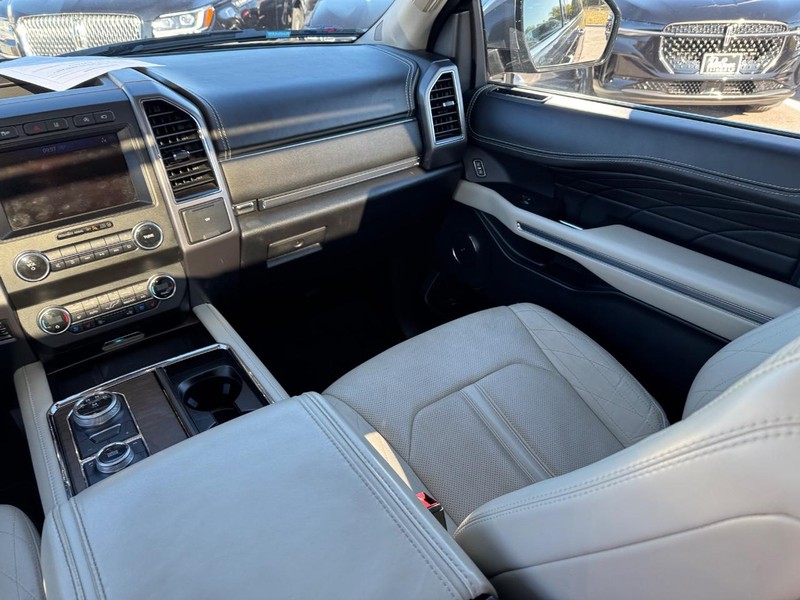 Ford Expedition Vehicle Full-screen Gallery Image 17