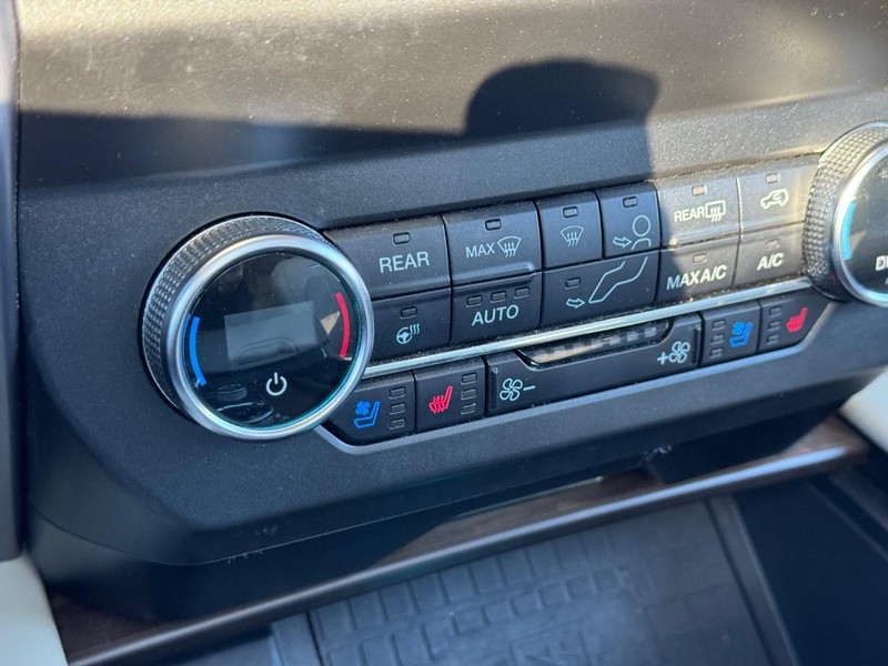 Ford Expedition Vehicle Full-screen Gallery Image 25