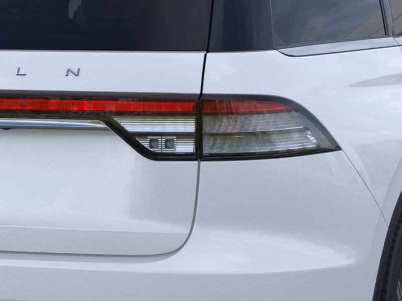 Lincoln Aviator Vehicle Full-screen Gallery Image 22