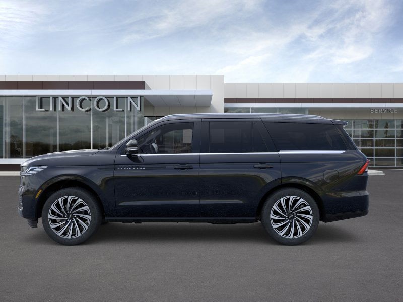 Lincoln Navigator Vehicle Full-screen Gallery Image 03