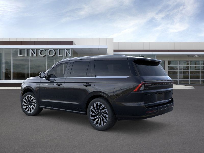Lincoln Navigator Vehicle Full-screen Gallery Image 04