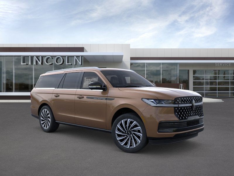Lincoln Navigator L Vehicle Full-screen Gallery Image 07