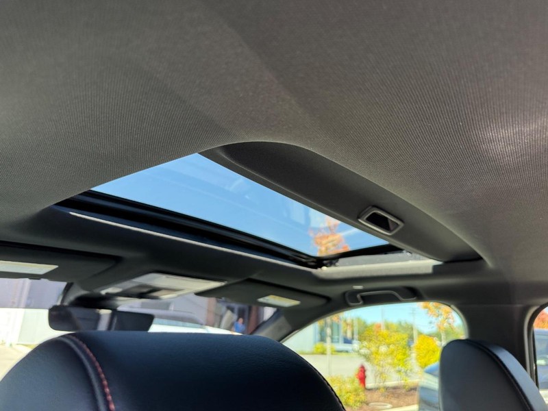 Honda CR-V Hybrid Vehicle Full-screen Gallery Image 12