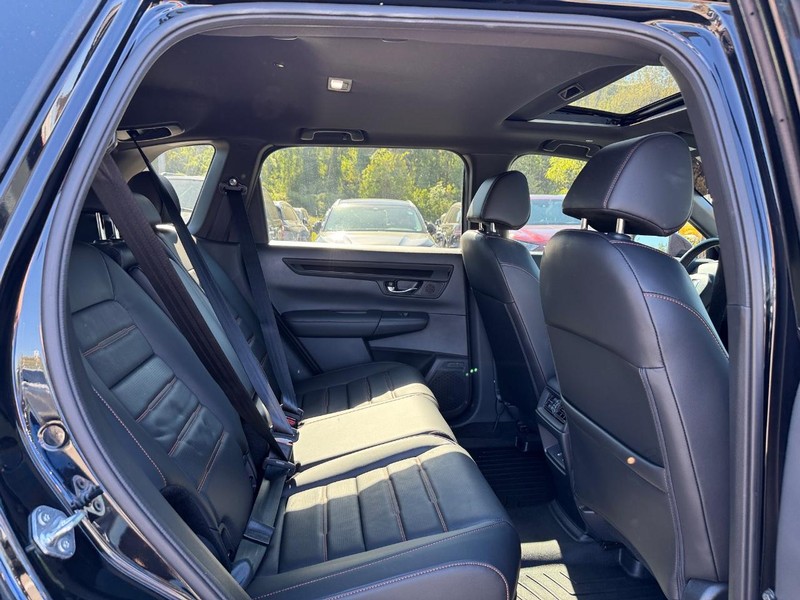 Honda CR-V Hybrid Vehicle Full-screen Gallery Image 13