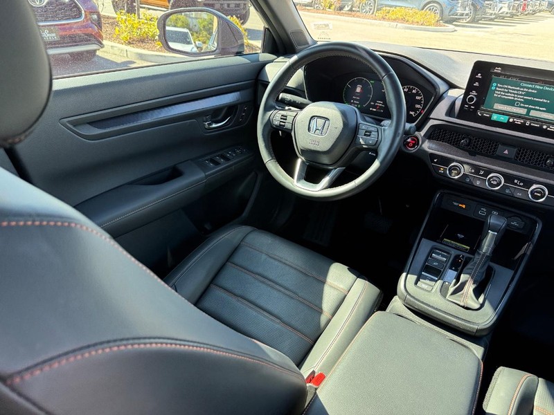 Honda CR-V Hybrid Vehicle Full-screen Gallery Image 14