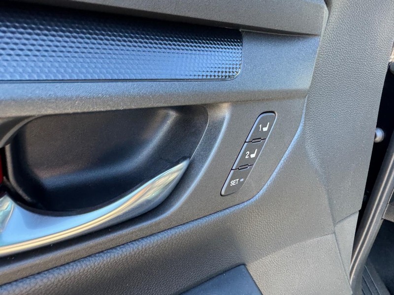 Honda CR-V Hybrid Vehicle Full-screen Gallery Image 18