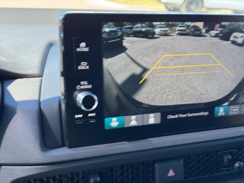 Honda CR-V Hybrid Vehicle Full-screen Gallery Image 23