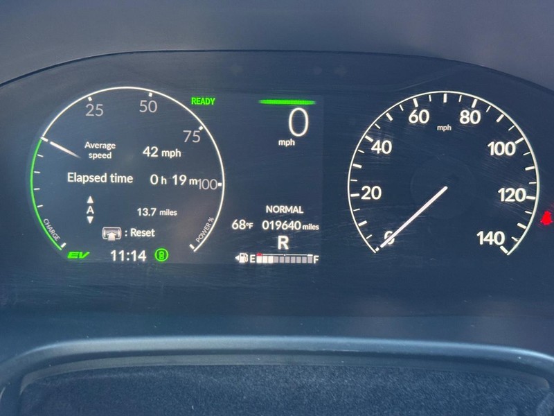 Honda CR-V Hybrid Vehicle Full-screen Gallery Image 24