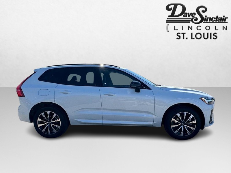 Volvo XC60 Vehicle Full-screen Gallery Image 04