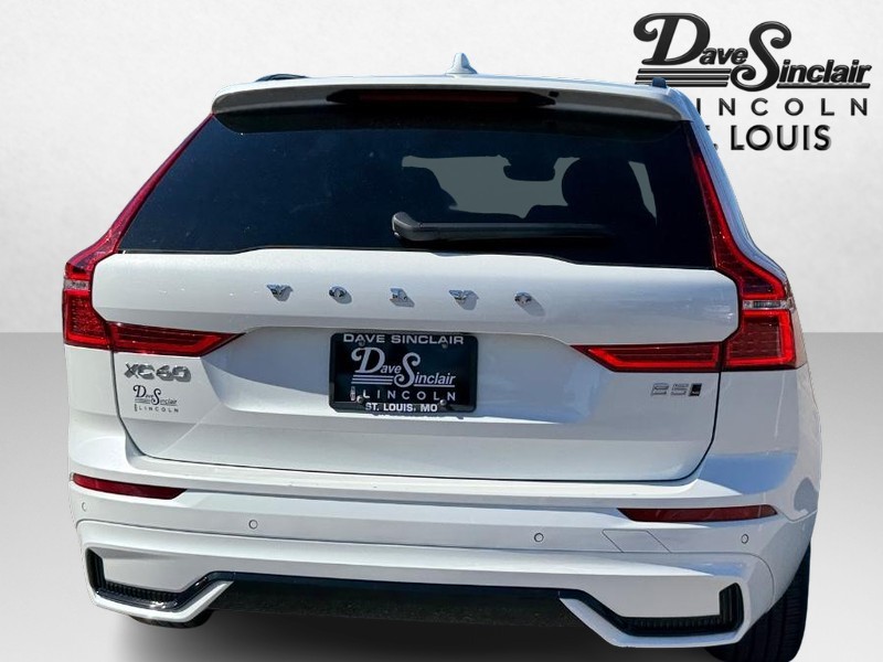 Volvo XC60 Vehicle Full-screen Gallery Image 06