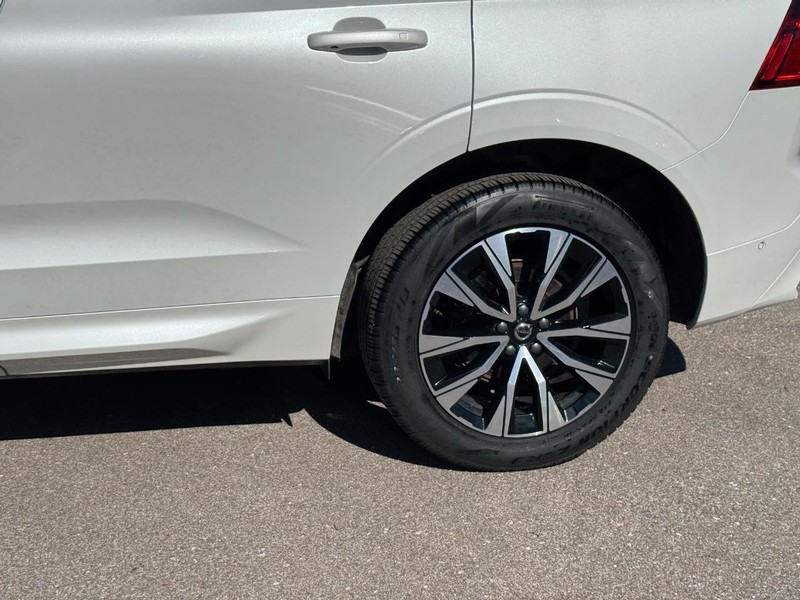 Volvo XC60 Vehicle Full-screen Gallery Image 11