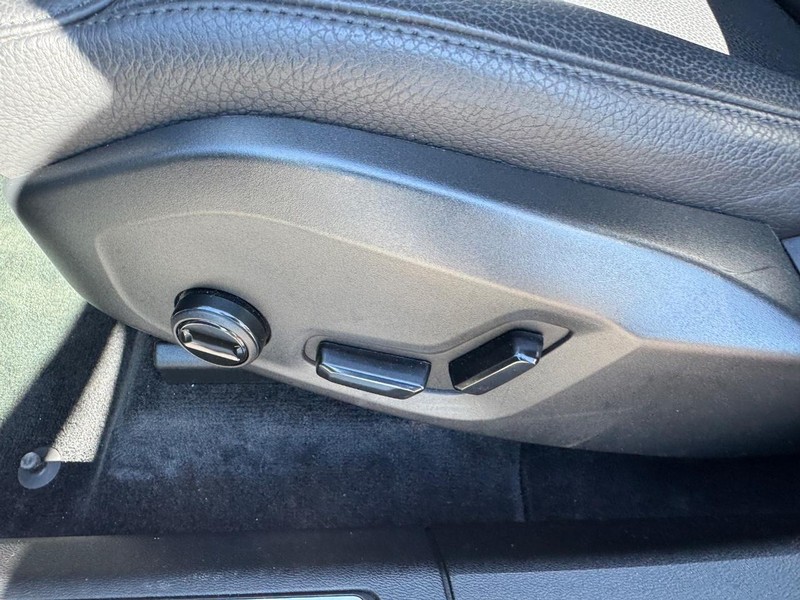 Volvo XC60 Vehicle Full-screen Gallery Image 15