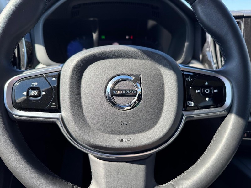 Volvo XC60 Vehicle Full-screen Gallery Image 18