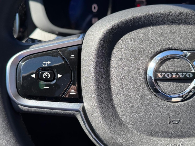 Volvo XC60 Vehicle Full-screen Gallery Image 19