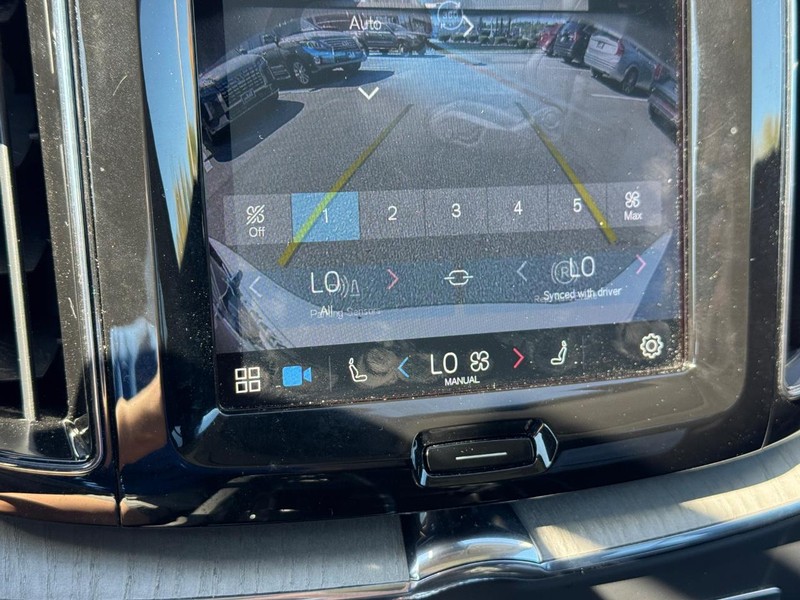 Volvo XC60 Vehicle Full-screen Gallery Image 21