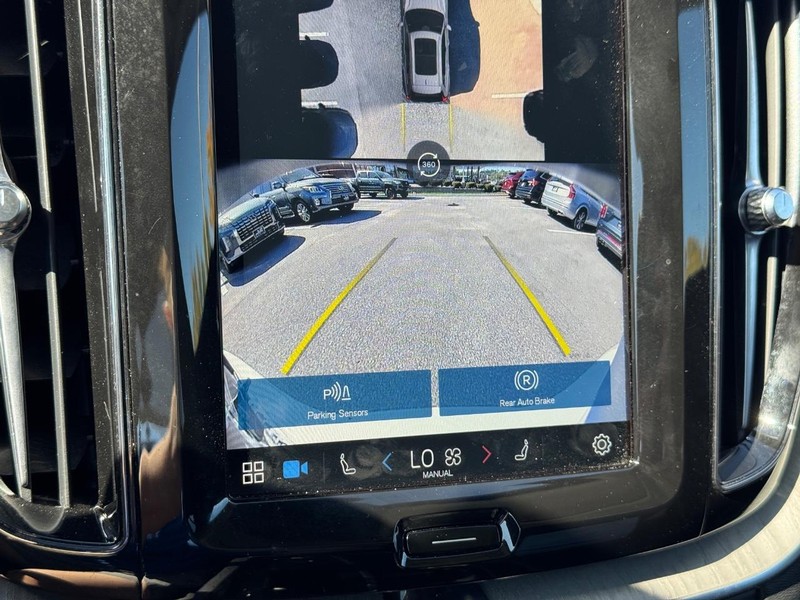 Volvo XC60 Vehicle Full-screen Gallery Image 22