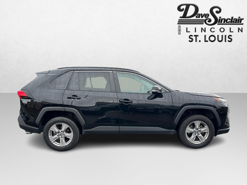 Toyota RAV4 Vehicle Full-screen Gallery Image 04